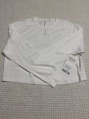 Lululemon women’s NEW abrasion resistant cropped training long sleeve.  Size 8.